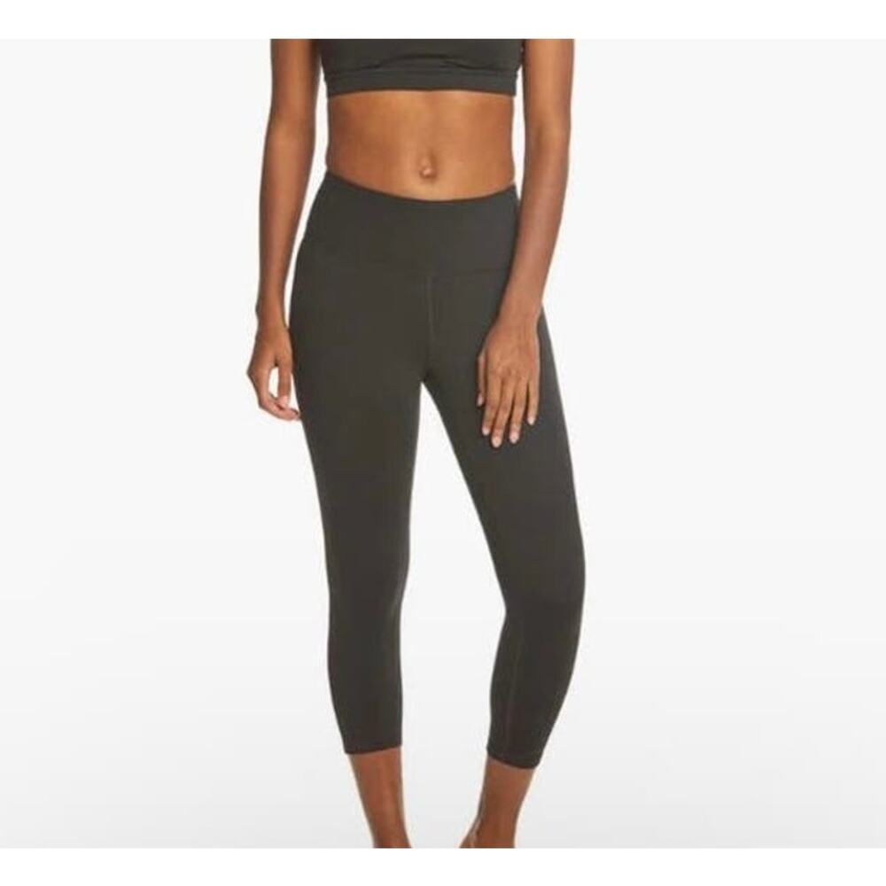 NWT Black Prana Transform Capri Leggings